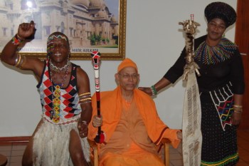 Swami Smarananandaji Maharaj with a dignitary couple from Black community in their traditional costumes