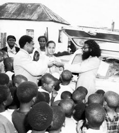 Swami Nischalananda, Founder of the Ramakrishna Centre of SA feeding the hungry