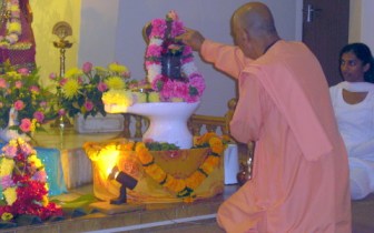 Offering holy Vilva leaves to Shivalinga at Sri Sarada Devi Ashram