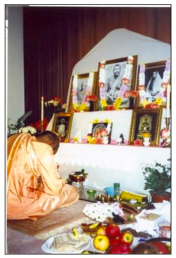 Swami Sarvatmanandaji in worship of Holy Trio