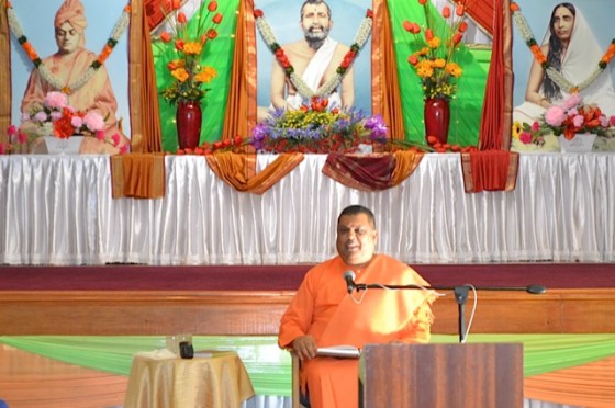 Swami Saradaprabhananda addressing the audience...
